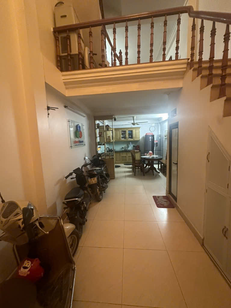 HOÀNG MAI, PHÂN LÔ VỈA HÈ Ô TÔ TRÁNH 39M2 4 TẦNG 10 TỶ