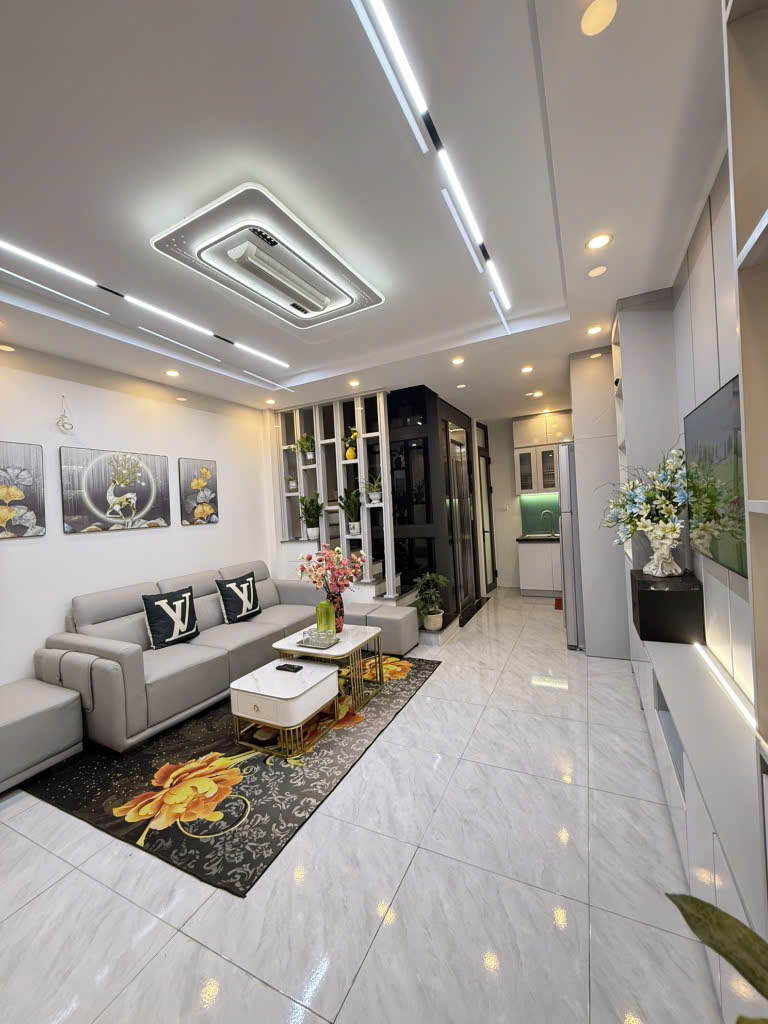 TRUNG TÂM HOÀNG MAI, NHÀ ĐẸP 6 TẦNG THANG MÁY 35M2 8,4 TỶ