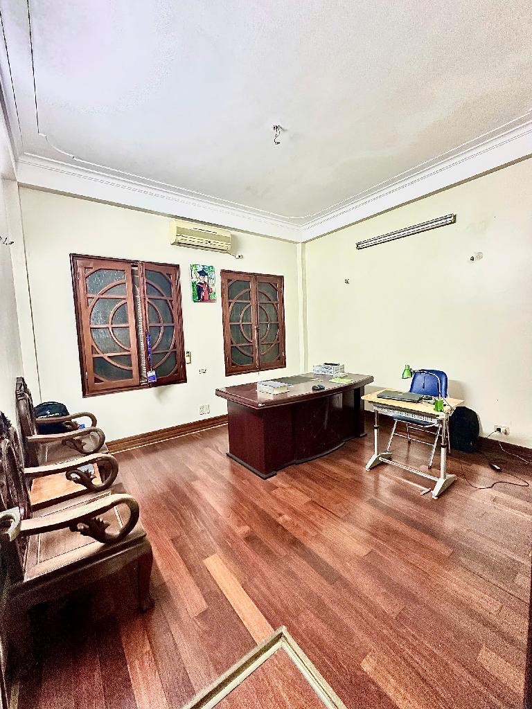 Bán nhà Ngụy Như Kon Tum, khu phân lô ô tô, view vườn hoa, 60m2, 4 tầng, nội thất xịn, giá 19 tỷ.