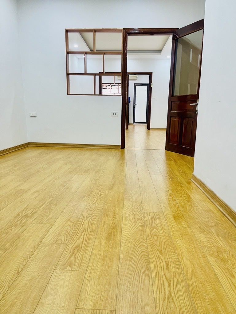 Bán nhà Thanh Xuân Bắc, ô tô đỗ cửa, 74m2, 3 phòng ngủ, 2WC, view trường học; 2,95 tỷ