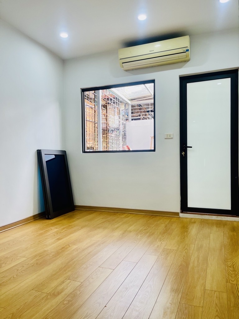 Bán nhà Thanh Xuân Bắc, ô tô đỗ cửa, 74m2, 3 phòng ngủ, 2WC, view trường học; 2,95 tỷ