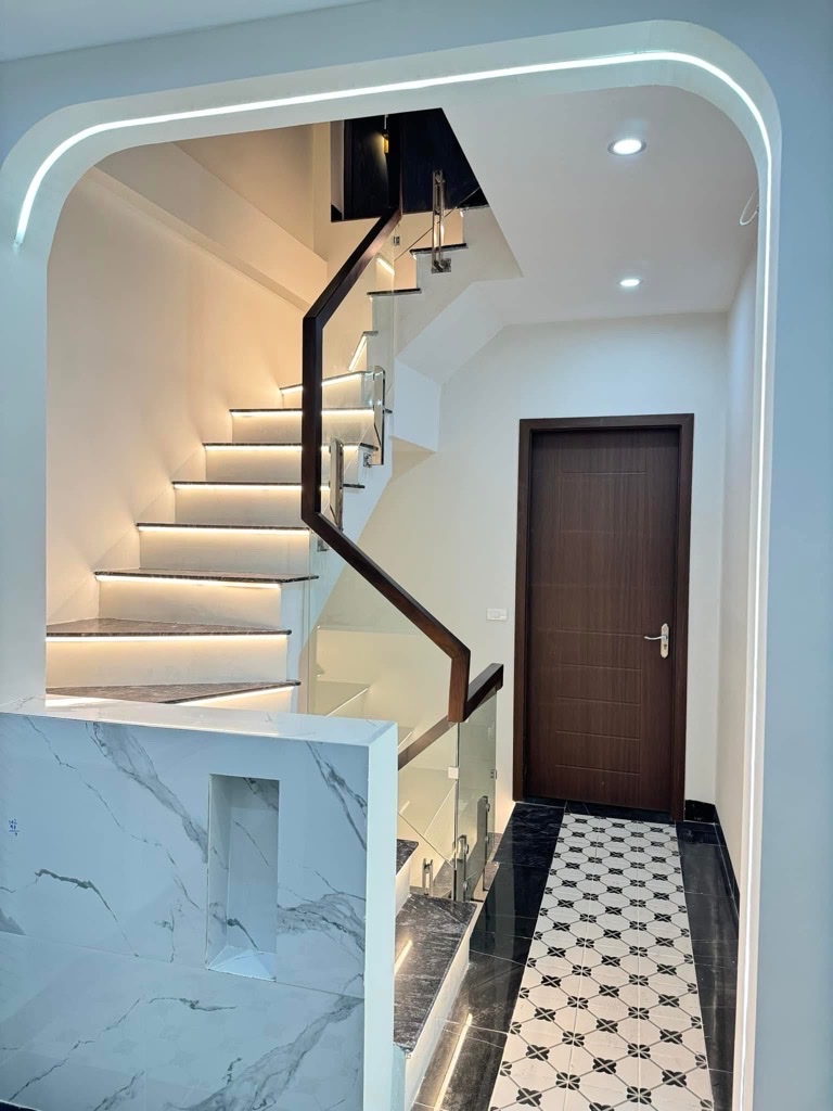 Bán tòa nhà văn phòng Lê Văn Lương, 55m2, nhỉnh 18 tỷ