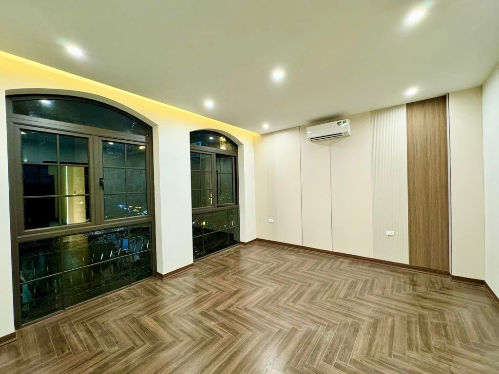 Bán tòa nhà văn phòng Lê Văn Lương, 55m2, nhỉnh 18 tỷ