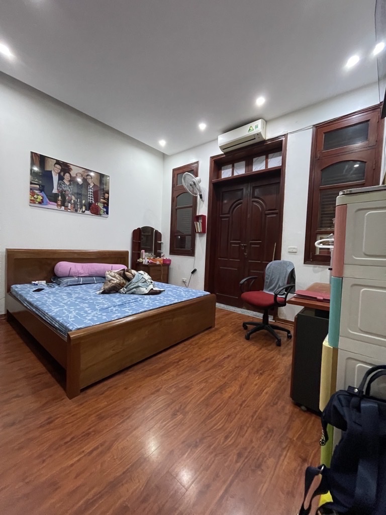 Bán nhà Lê Văn Lương, ô tô 5 chỗ ngủ trong nhà, 2 thoáng, 48m2, hơn 11 tỷ