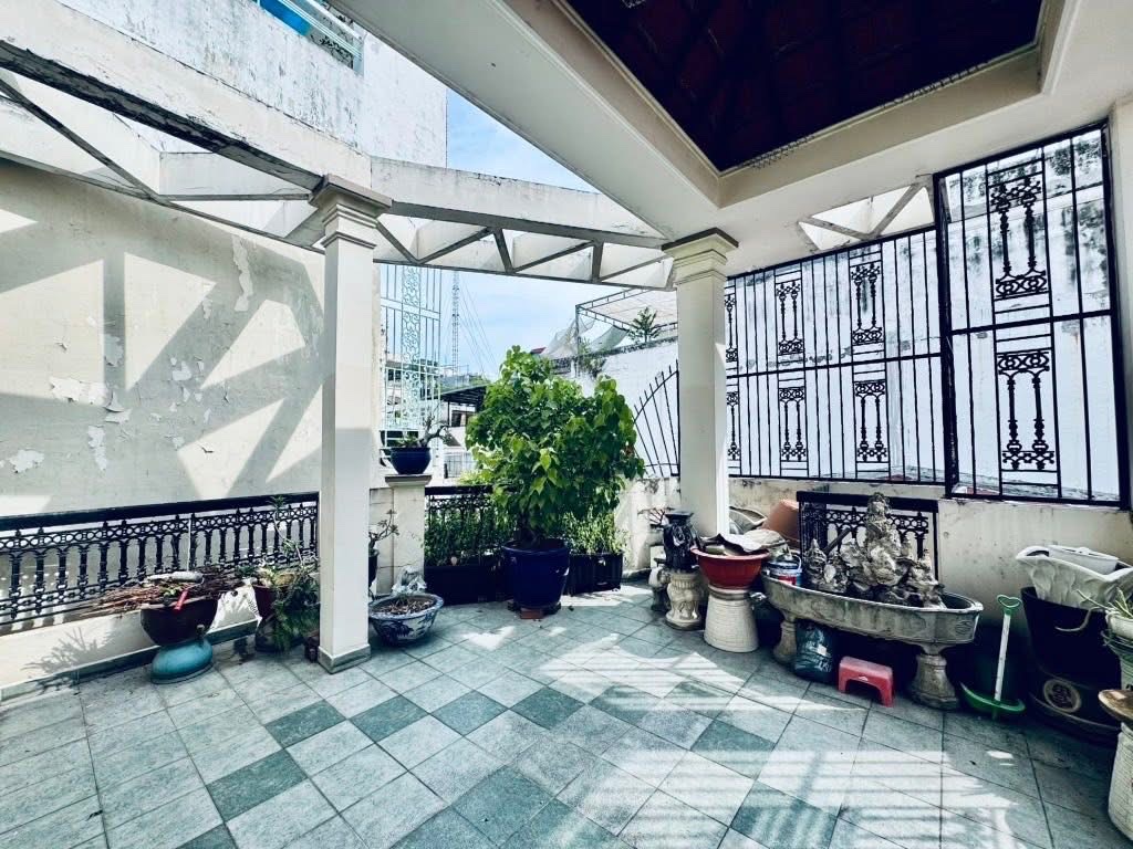 Bán biệt thự mini Vũ Trọng Phụng, view sân chung cư, gần ngay phố, 40m2, hơn 8 tỷ