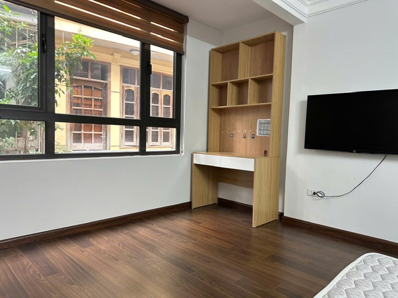 Bán biệt thự mini Vũ Trọng Phụng, view sân chung cư, gần ngay phố, 40m2, hơn 8 tỷ