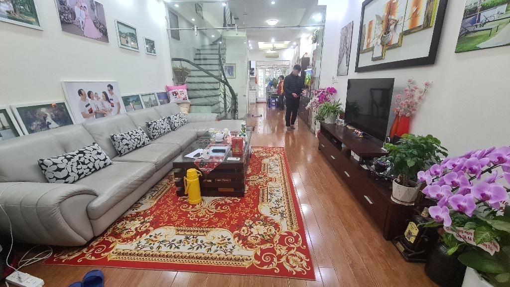 Bán nhà Nguyễn Thị Định, gara ô tô 7 chỗ, thang máy, gần phố, 60m2, giá bán 17,8 tỷ