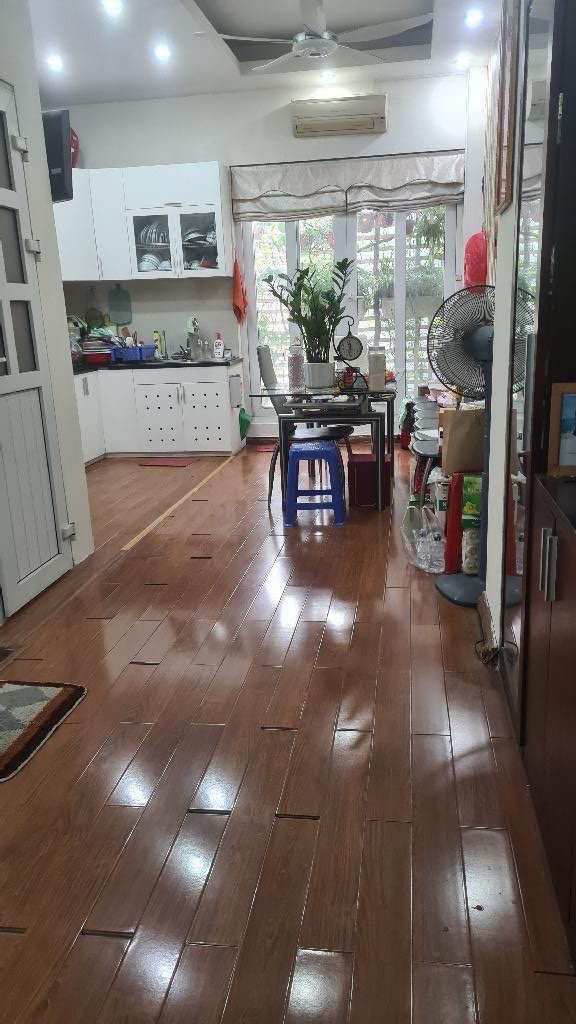Bán nhà Nguyễn Thị Định, gara ô tô 7 chỗ, thang máy, gần phố, 60m2, giá bán 17,8 tỷ