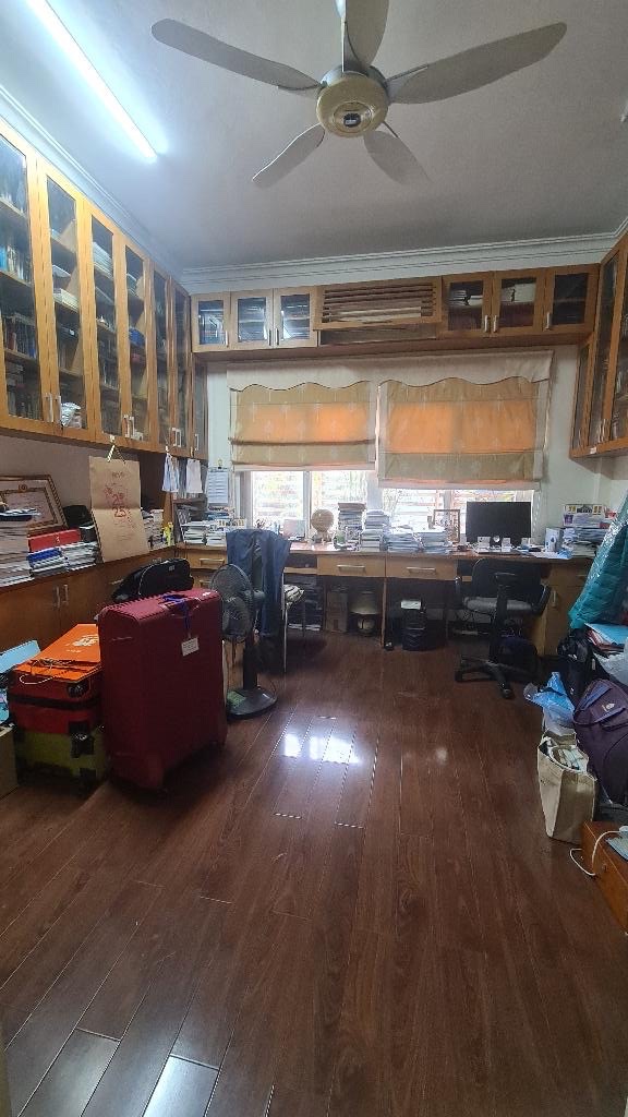 Bán nhà Nguyễn Thị Định, gara ô tô 7 chỗ, thang máy, gần phố, 60m2, giá bán 17,8 tỷ