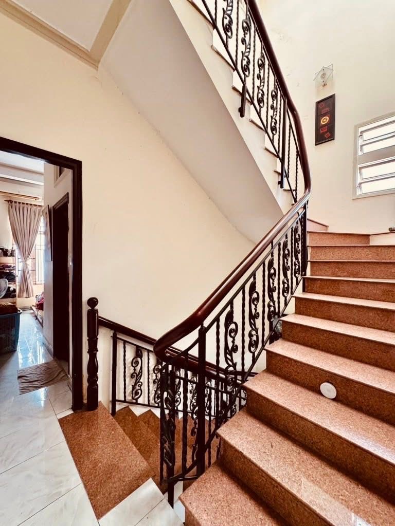 Bán nhà Ngụy Như Kon Tum, ngõ ô tô thông, 2 bước ra phố, 49m2, nhỉnh 15 tỷ