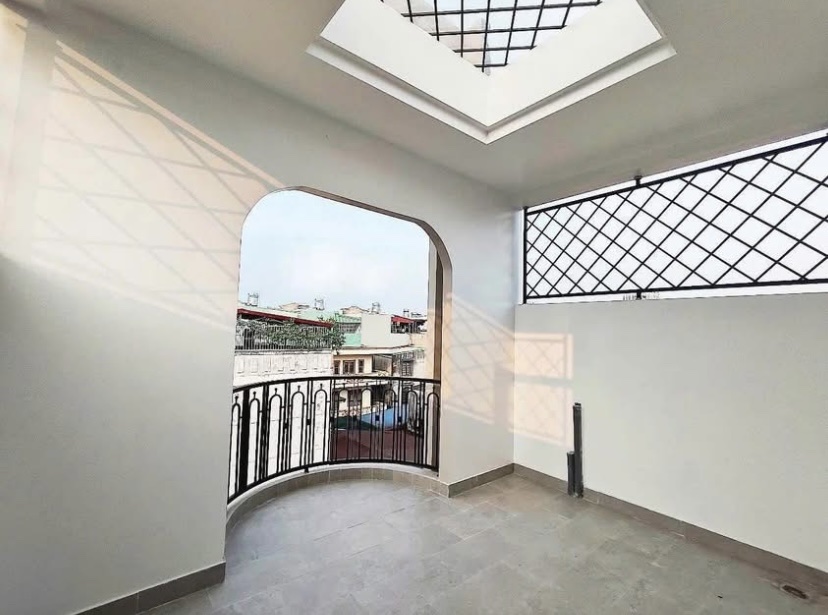 Bán nhà Ngụy Như Kon Tum, ngõ ô tô thông, 2 bước ra phố, 49m2, nhỉnh 15 tỷ