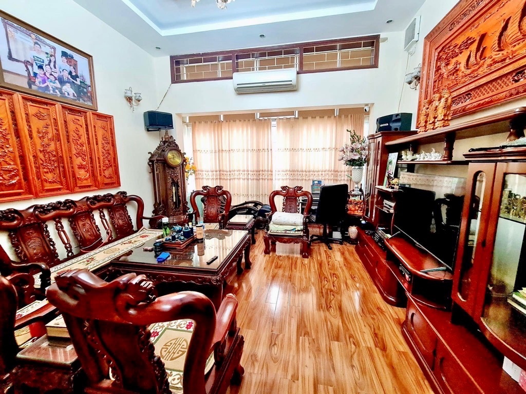Bán nhà Khuất Duy Tiến, mặt ngõ như phố, vỉa hè rộng, 40m2, hơn 16 tỷ