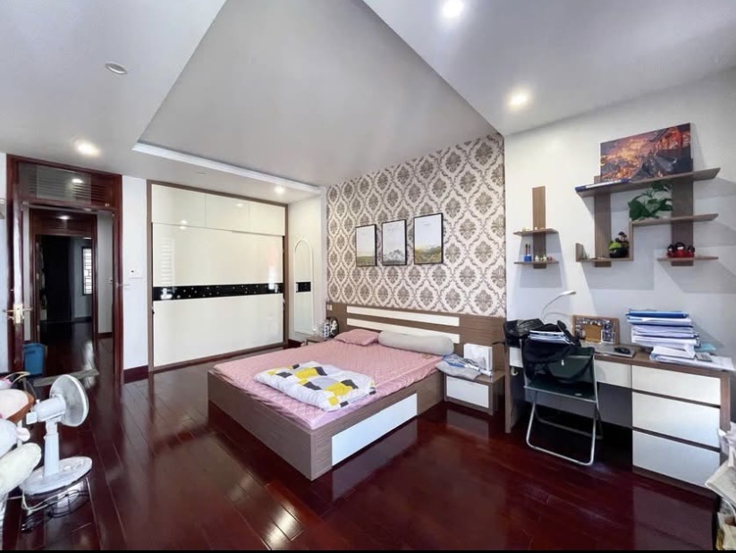Bán nhà Khuất Duy Tiến, mặt ngõ như phố, vỉa hè rộng, 40m2, hơn 16 tỷ