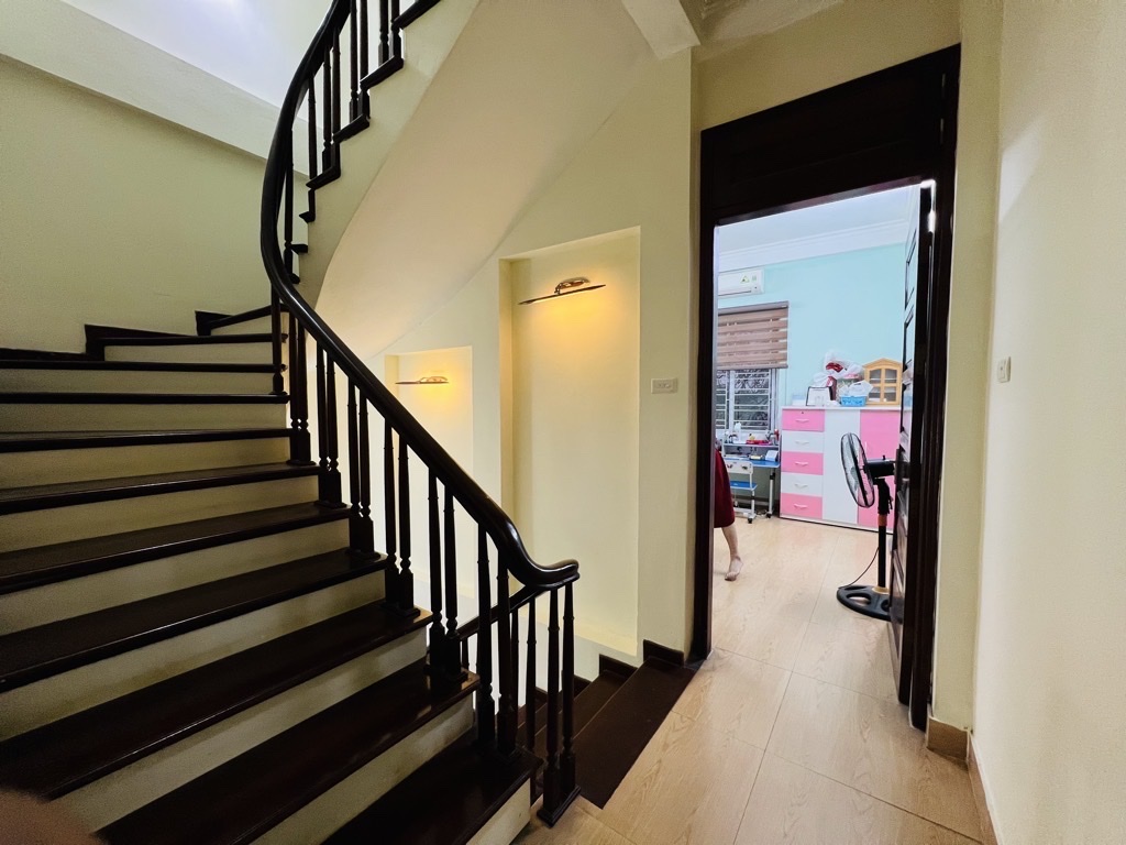 KHUẤT DUY TIẾN, 2 MẶT NGÕ OTO, gần phố, nhà đẹp ở luôn, 54m2 phân lô, hơn 16 tỷ