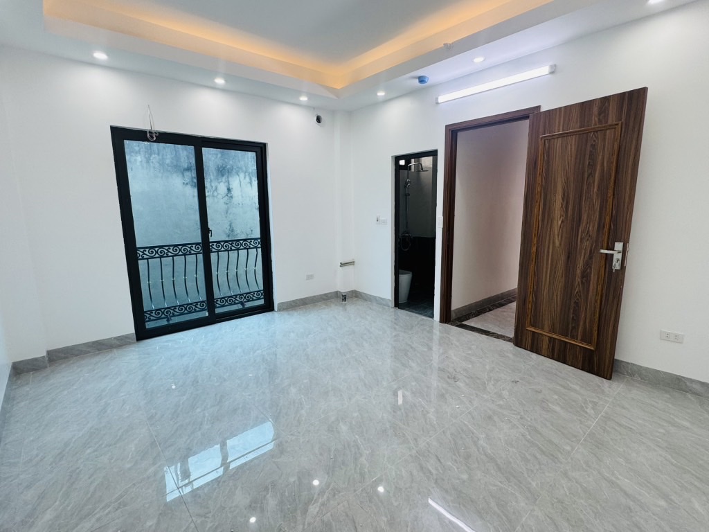 Bác sĩ Viện Nhi bán nhà MẠC THÁI TỔ, ô tô 7 chỗ đỗ cổng, gần phố, 69m2, 5 tầng, hơn 18 tỷ