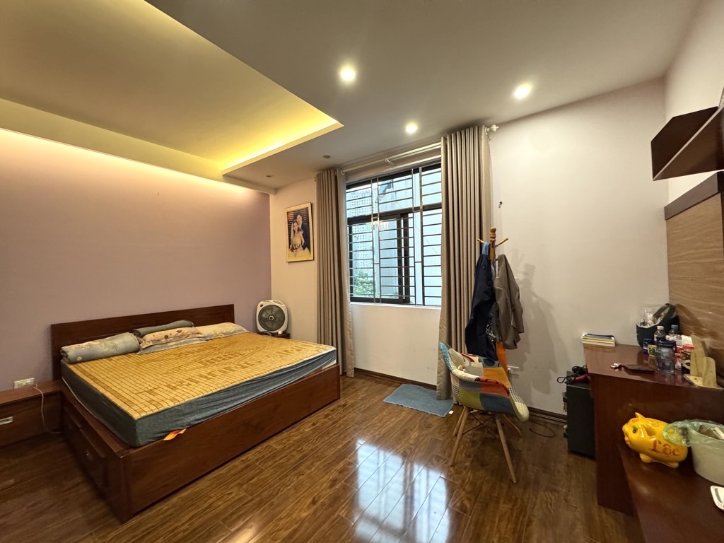 Bán nhà VIEW sân chung cư  phố Ngụy Như Kon Tum, CAMRY đỗ cổng, 60m2, hơn 19 tỷ
