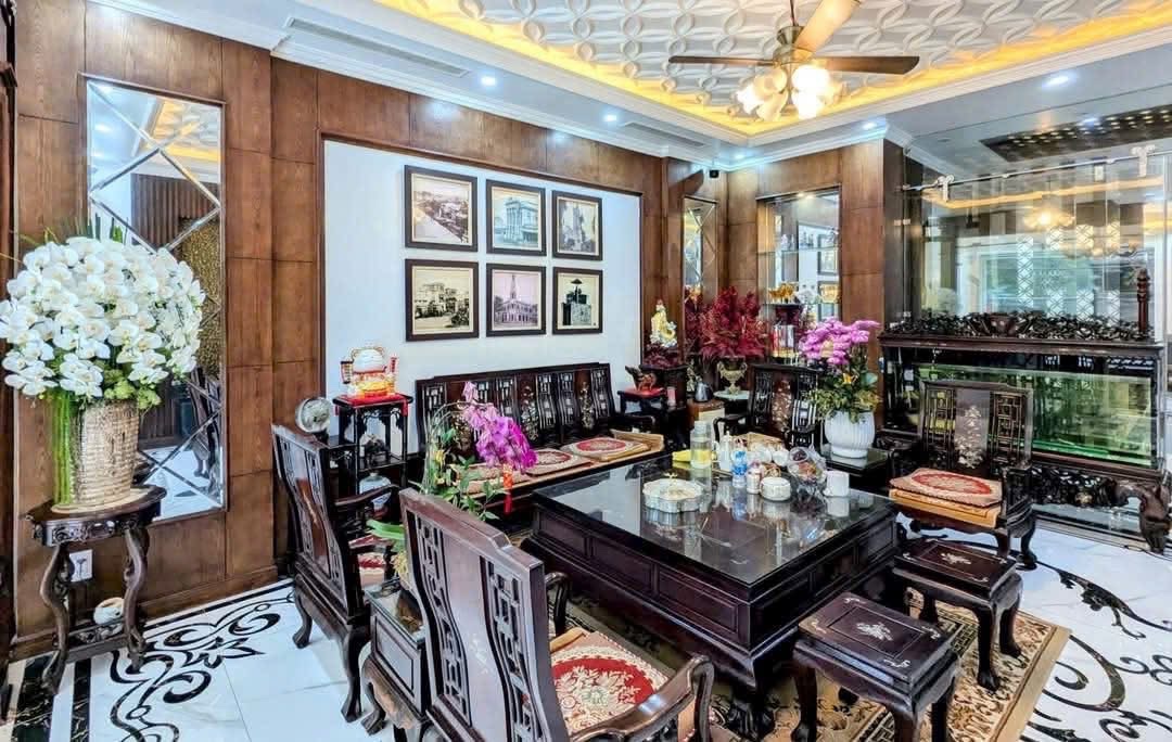 THANG MÁY, Vỉa hè, GARA oto, phố Ngụy Như Kon Tum, 49m2, hơn 19 tỷ