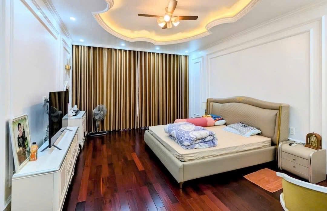 THANG MÁY, Vỉa hè, GARA oto, phố Ngụy Như Kon Tum, 49m2, hơn 19 tỷ