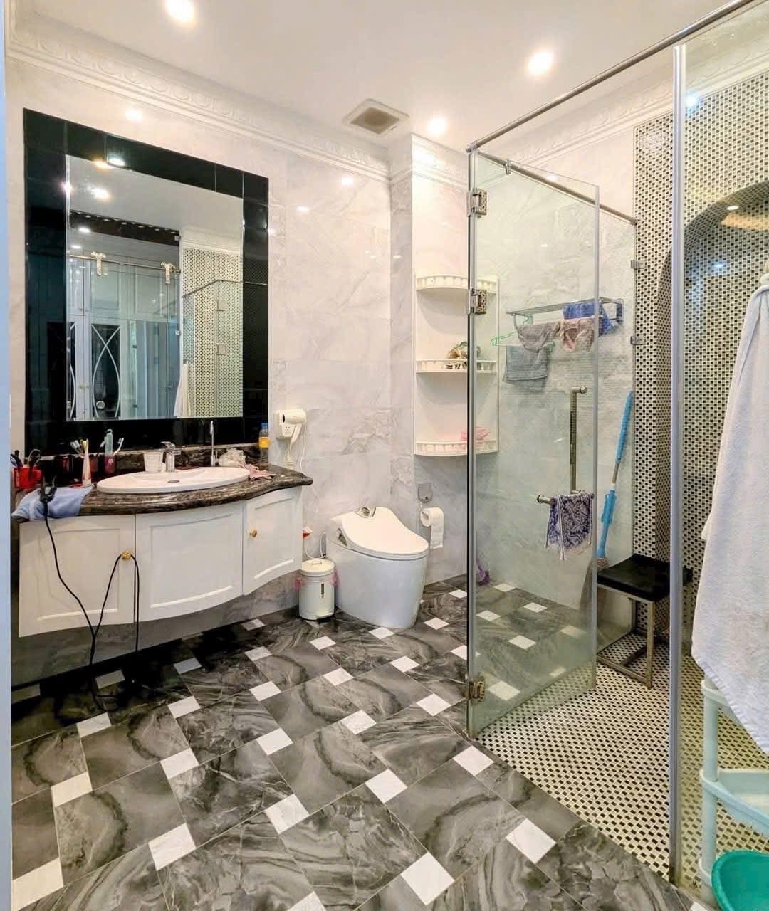 THANG MÁY, Vỉa hè, GARA oto, phố Ngụy Như Kon Tum, 49m2, hơn 19 tỷ
