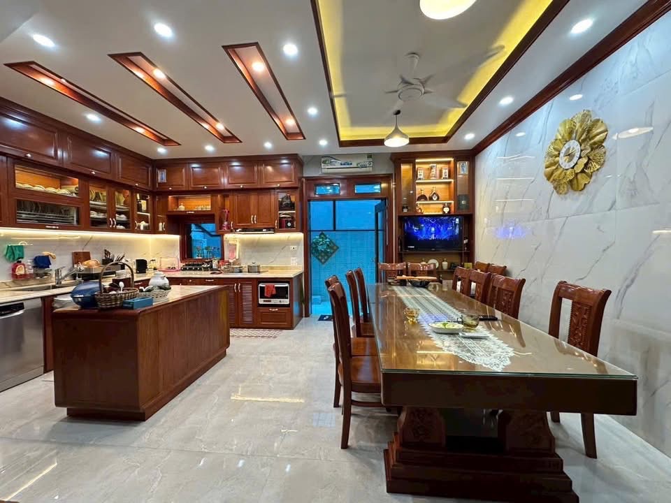 GARA Oto, Thang máy, nhà mới MẠC THÁI TỔ, ngõ thông kinh doanh, hơn 19 tỷ