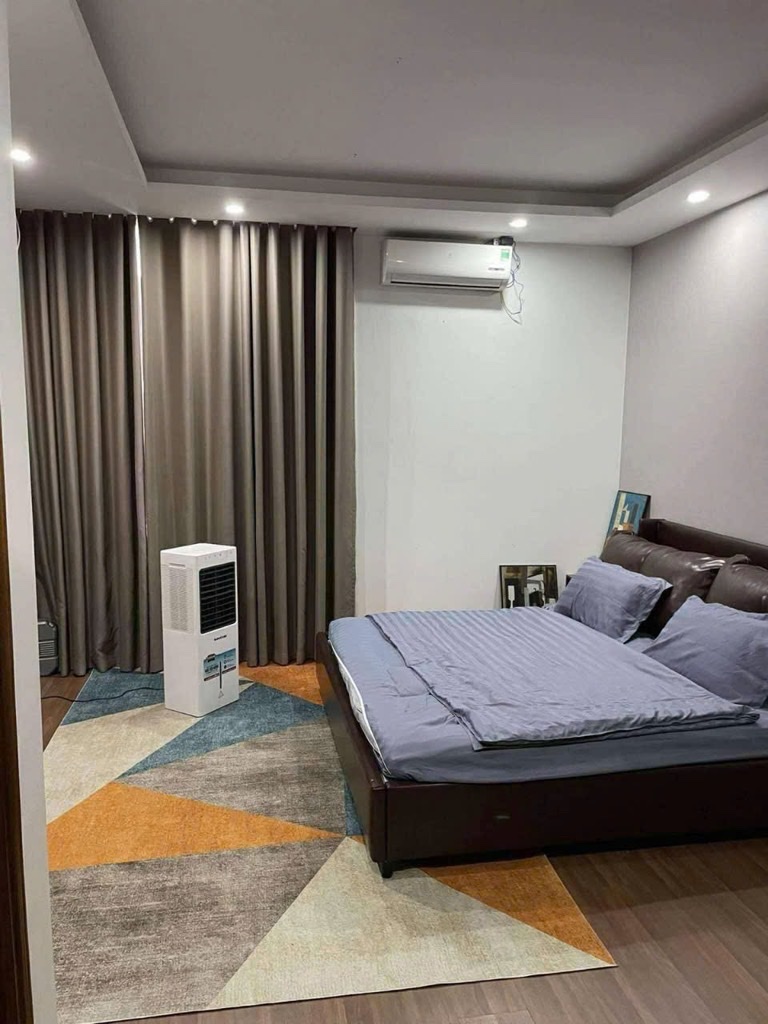Bán nhà Vũ Trọng Phụng, ô tô đỗ cửa, view sân chơi, 35m2, chỉ 7,4 tỷ