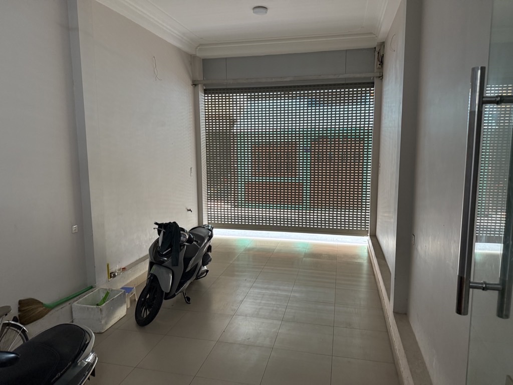 Bán nhà Vũ Trọng Phụng, lô góc 3 mặt thoáng, gần phố, view sân chung cư,  51m2, hơn 19 tỷ