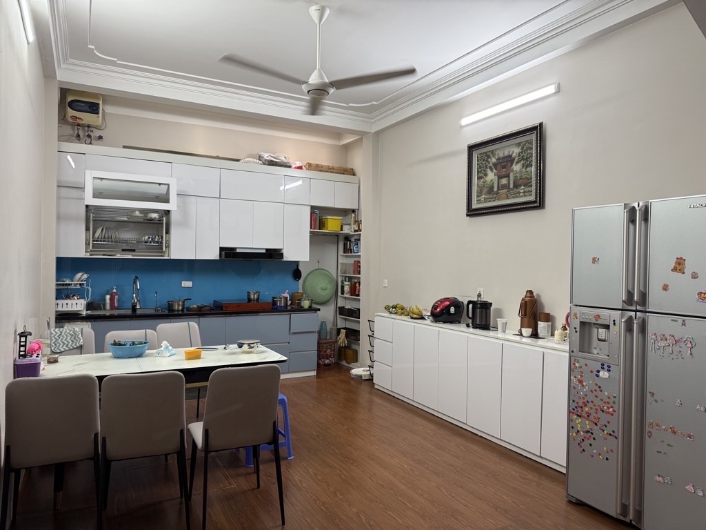 Bán nhà Vũ Trọng Phụng, lô góc 3 mặt thoáng, gần phố, view sân chung cư,  51m2, hơn 19 tỷ