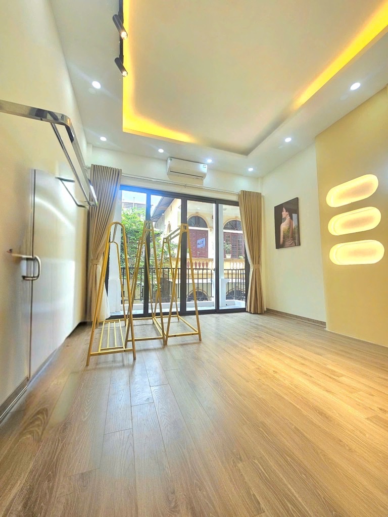 Nhà đẹp Ngụy Như Kon Tum, ở và kinh doanh, ngõ rộng thoáng, dân trí cao, 52m2, hơn 19 tỷ