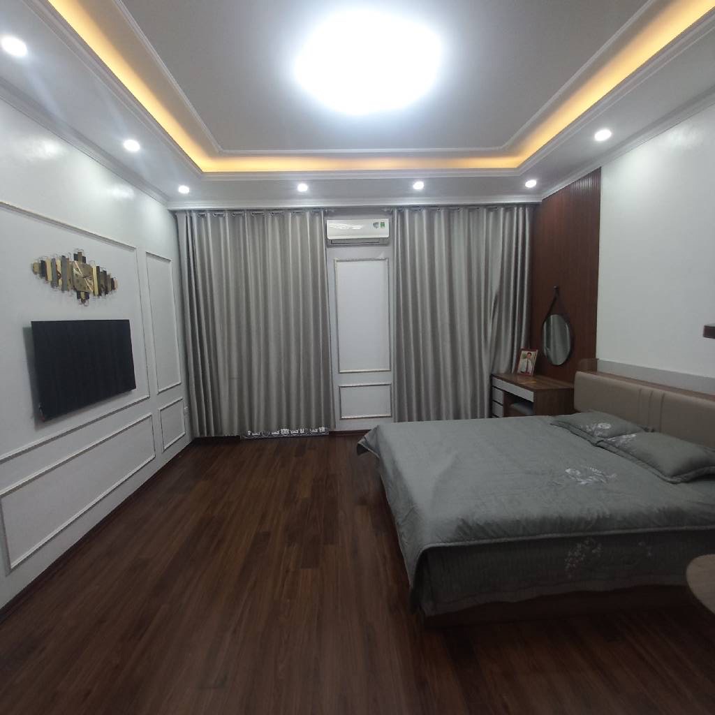 Bán nhà lô góc, MT rộng, view thoáng vĩnh viễn ở Hoàng Đạo Thúy, ở ngay, 42m2, nhỉnh 14 tỷ