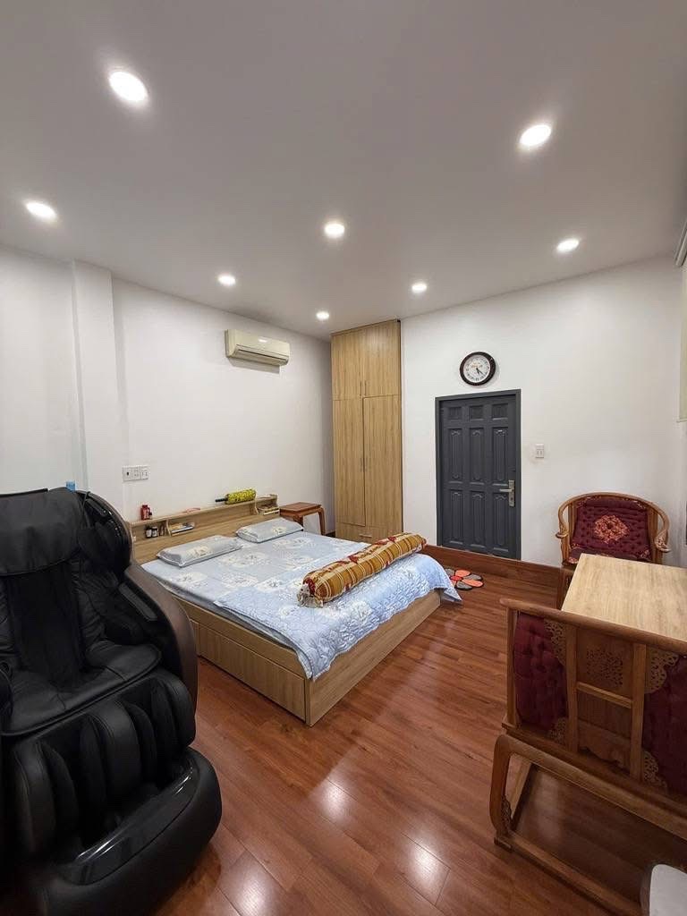 Bán nhà lô góc, MT rộng, view thoáng vĩnh viễn ở Hoàng Đạo Thúy, ở ngay, 42m2, nhỉnh 14 tỷ