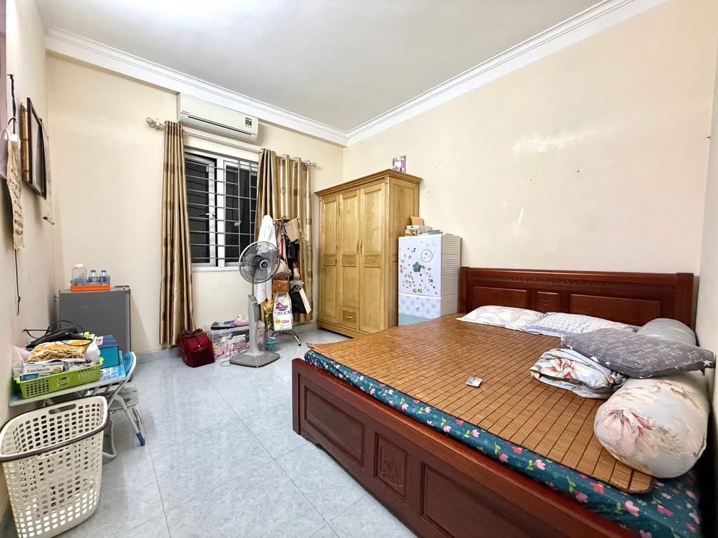 Bán nhà Trung Kính lớn, gần phố, ô tô đỗ cổng, ngõ ô tô tránh, nhà đẹp, 60m2, hơn 15 tỷ