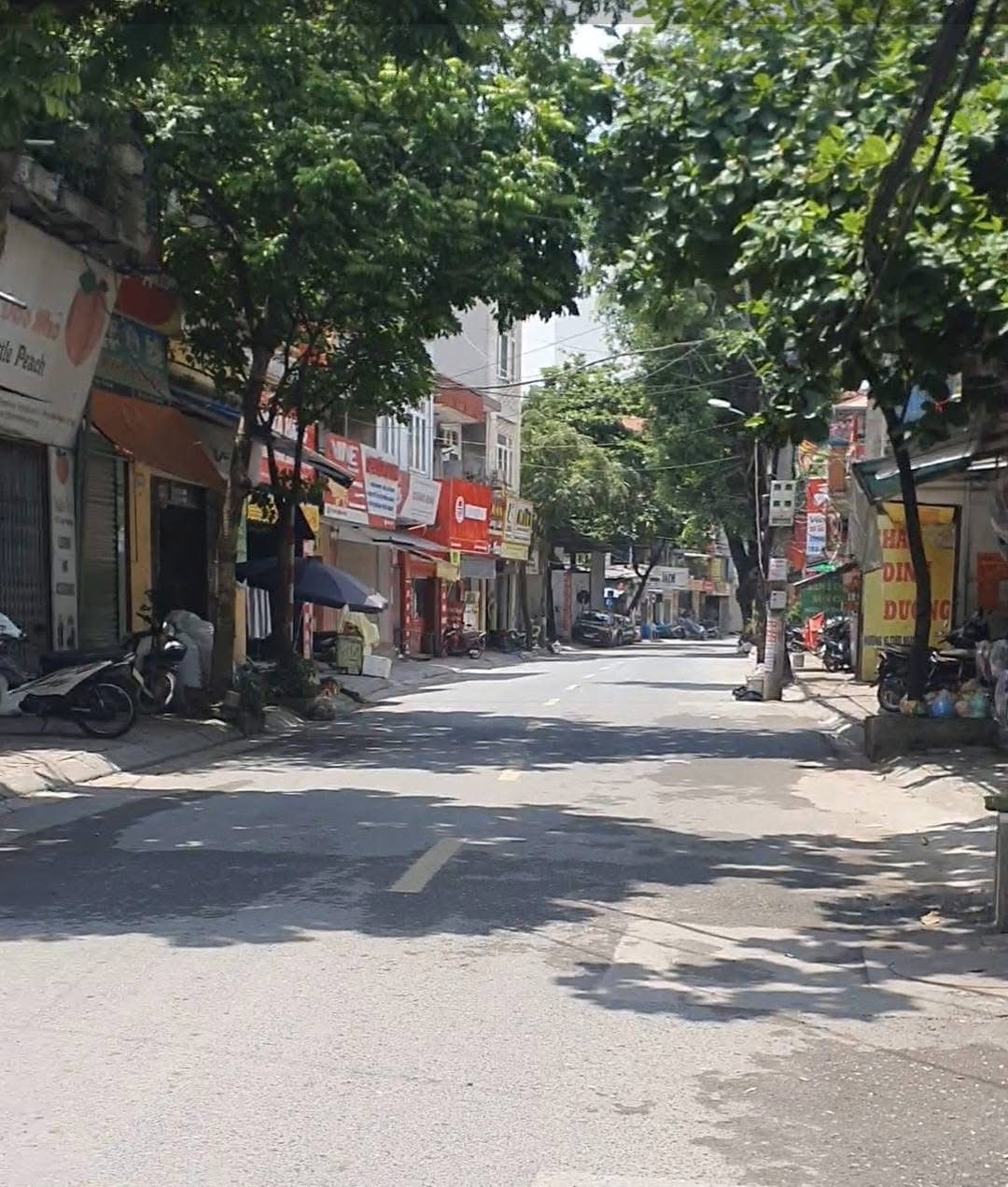 Nhà đẹp, phố VIP Ngụy Như Kon Tum, thang máy, gara ô tô, vài bước ra phố, hơn 19 tỷ