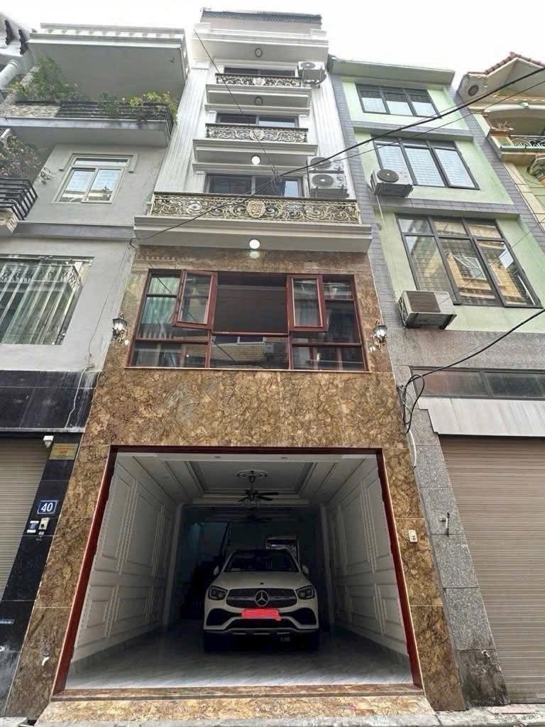 Nhà đẹp, phố VIP Ngụy Như Kon Tum, thang máy, gara ô tô, vài bước ra phố, hơn 19 tỷ