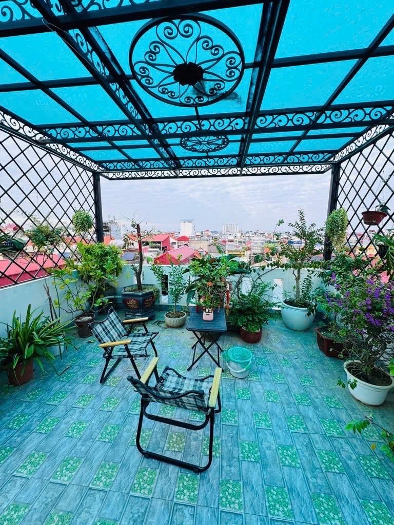 Nhà đẹp, phố VIP Ngụy Như Kon Tum, thang máy, gara ô tô, vài bước ra phố, hơn 19 tỷ