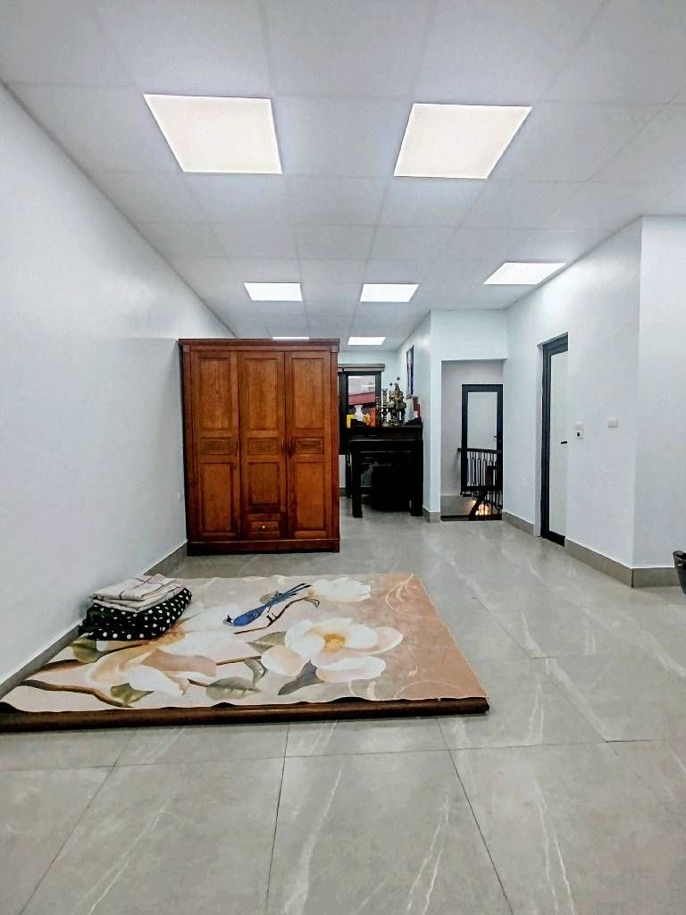 Bán nhà Hoàng Ngân, ngõ thông nông gần phố, nhà mới, view sân chung cư, 48m2, hơn 14 tỷ