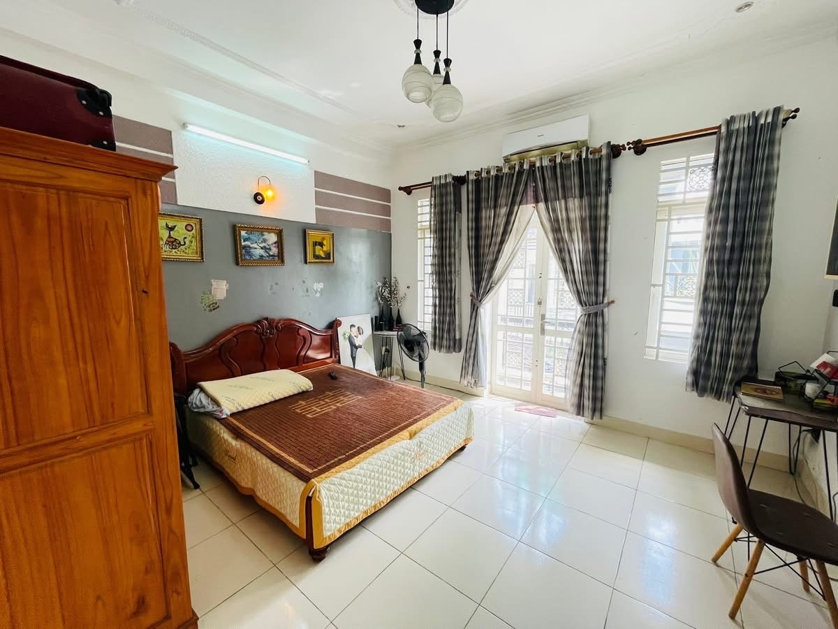 Bán nhà Nguyễn Tuân, gần sân vui chơi, 2 thoáng, ngõ ô tô 7 chỗ thông 2 đầu, hơn 17 tỷ