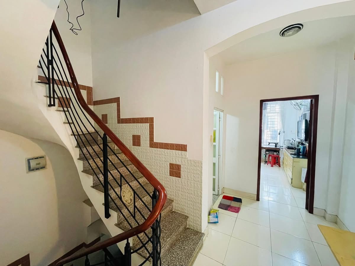 Bán nhà Nguyễn Tuân, gần sân vui chơi, 2 thoáng, ngõ ô tô 7 chỗ thông 2 đầu, hơn 17 tỷ