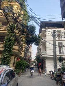 Bán nhà Khuất Duy Tiến, mặt tiền rộng thênh thang, thang máy nhập khẩu, 53m2, nhỉnh 17 tỷ