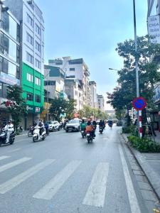 Bán nhà Vũ Trọng Phụng, mặt tiền rộng, ngõ ô tô, thang máy nhập khẩu, 55m2, nhỉnh 18 tỷ