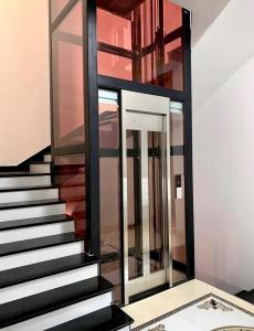 Bán nhà Mạc Thái Tổ, phân lô vỉa hè ô tô tránh, thang máy xịn, 48m2, nhỉnh 18 tỷ