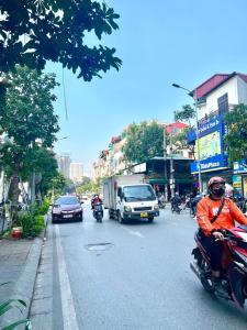 Bán nhà Vũ Trọng Phụng, ô tô đỗ cửa, mặt tiền kinh doanh rộng, 32m2, nhỉnh 10 tỷ