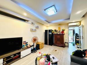 Bán nhà Thanh Xuân Bắc, 3PN, 2WC, nội thất đẹp, ô tô đỗ chân cầu thang, chỉ 3,8 tỷ
