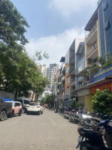 Bán nhà Trung Kính, gara ô tô 7 chỗ, 2 thoáng, gần phố, 60m2, hơn 18 tỷ