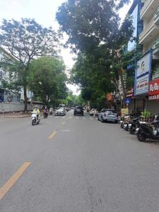 Bác sĩ Viện Nhi bán nhà MẠC THÁI TỔ, ô tô 7 chỗ đỗ cổng, gần phố, 69m2, 5 tầng, hơn 18 tỷ