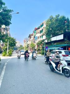 Bán nhà 75m2, ô tô tải 2,5 tấn đỗ cửa, đường VŨ TRỌNG PHỤNG, nhà 2 mặt ngõ, giá 13,8 tỷ