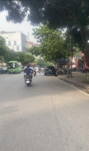 Đầu phố Nguyễn Thị Định, VỈA HÈ, TRƯỚC NHÀ OTO TẢI TRÁNH NHAU, mặt tiền kinh doanh, hơn 18 tỷ