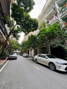 Vị trí Vàng, Gara ô tô 7 chỗ, mặt ngõ Nguyễn Tuân rộng như phố, 52m2, hơn 13 tỷ