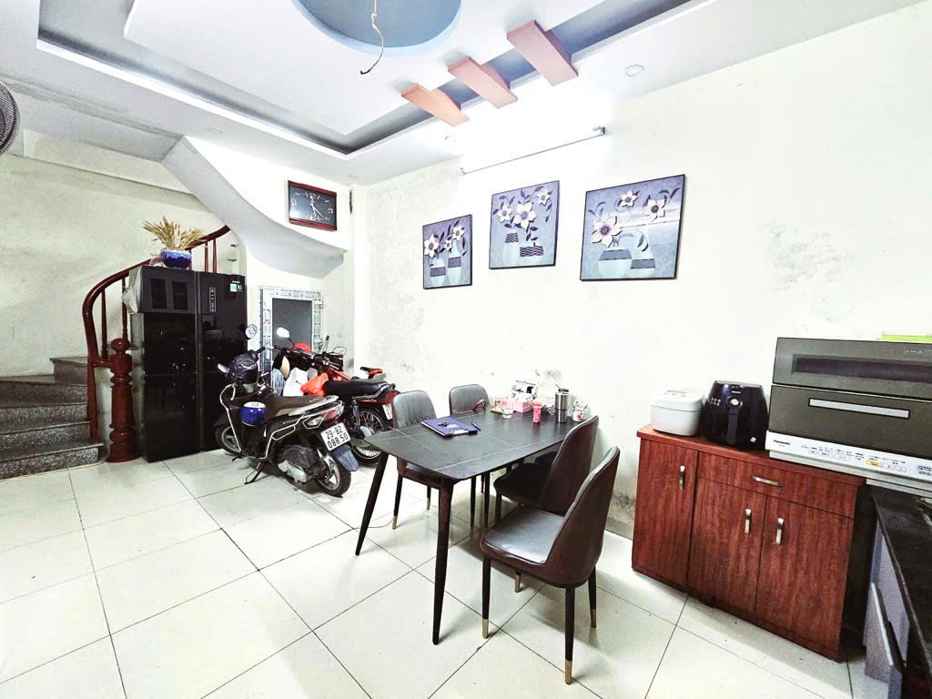 CHỈ 5.18 TỶ CÓ NGAY NHÀ ĐẸP- TRỊNH VĂN BÔ, 40M2, OTO ,NGÕ THÔNG, KINH DOANH