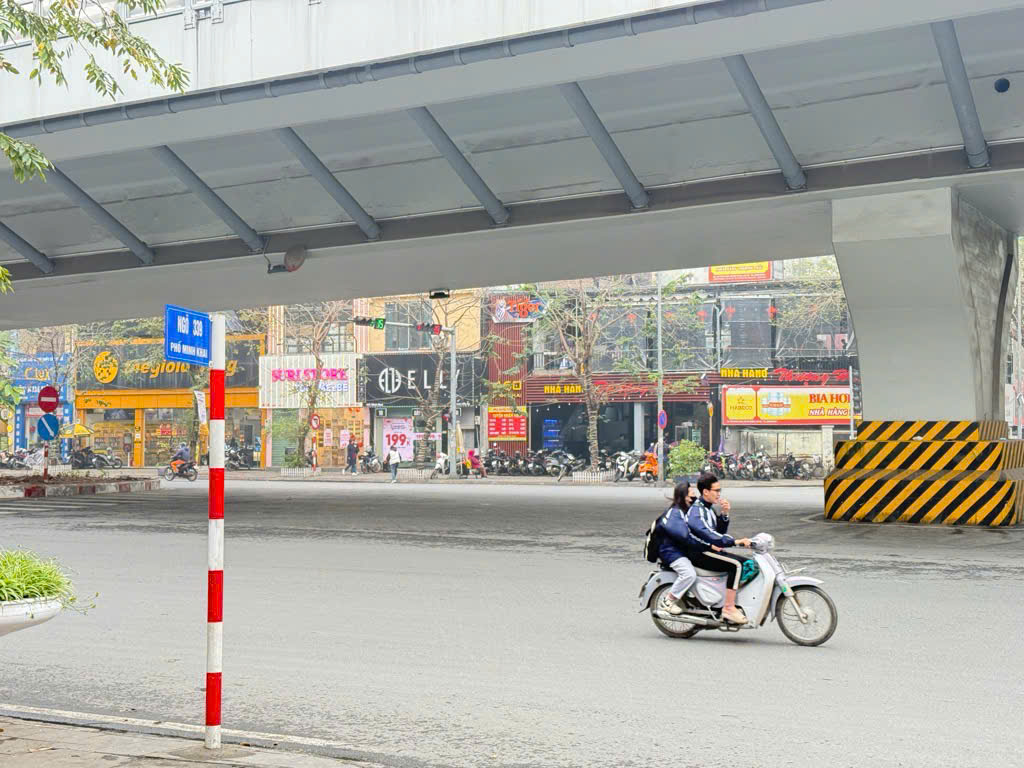 Bán nhà MINH KHAI dân xây DTSD 200m thoáng trước sau 70m ra ô tô,giá siêu rẻ dưới 200tr/m2