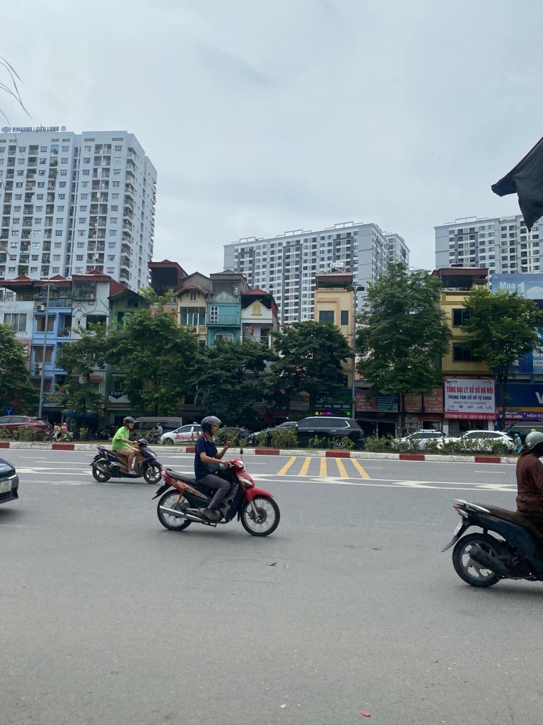 Bán nhà Minh Khai dân xây 48m-4 ngủ vài mét ra phố- sân để xe-giá siêu hời 8.x tỷ